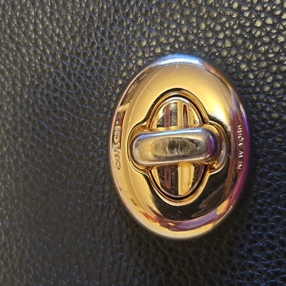 Coach - Picture 3 of 10